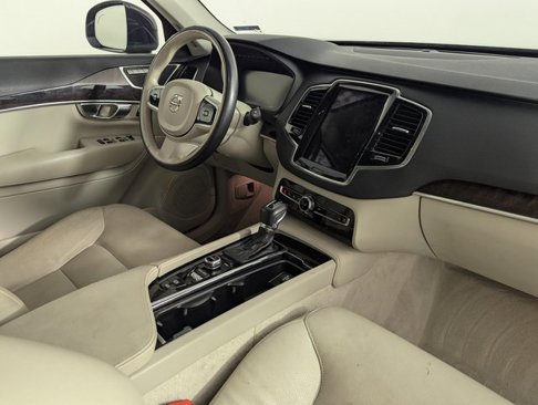 Used 2016 Volvo XC90 T6 Momentum w/ Momentum Plus Package image 24