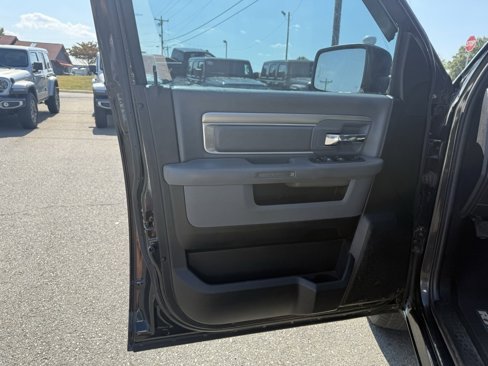 Used 2019 RAM 1500 Classic SLT image 12