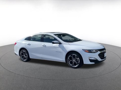 Used 2024 Chevrolet Malibu LT image 2