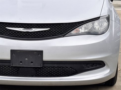 Used 2023 Chrysler Voyager LX image 9