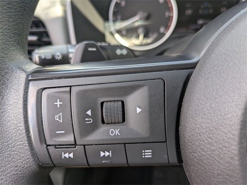 Used 2024 Nissan Rogue S image 19
