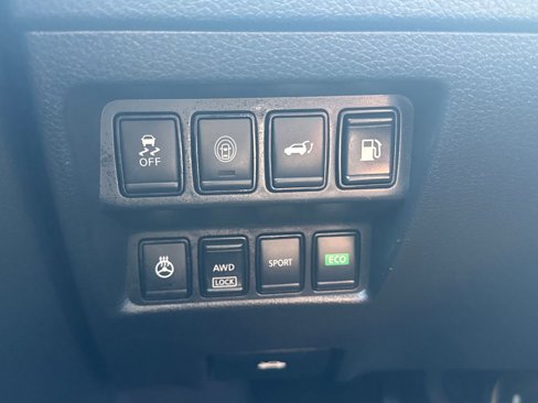 Used 2018 Nissan Rogue SL w/ Premium Package image 32
