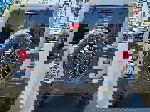 Used 2018 Jeep Wrangler Unlimited Sahara image 24