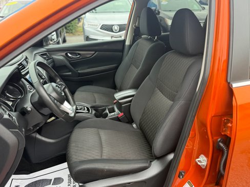 Used 2019 Nissan Rogue SV image 14