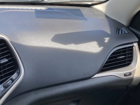 Used 2017 Jeep Cherokee Altitude image 27