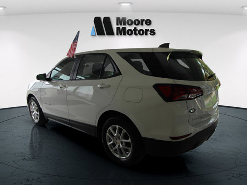 Used 2022 Chevrolet Equinox LS w/ LPO, Floor Liner Package image 5