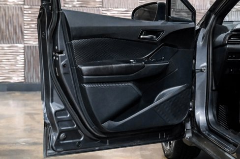 Used 2018 Toyota C-HR XLE image 43