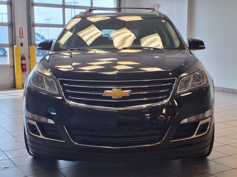 Used 2017 Chevrolet Traverse LT w/ Style and Technology Package image 6