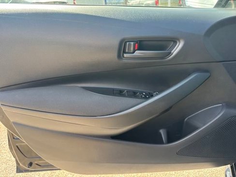 Used 2022 Toyota Corolla LE image 12