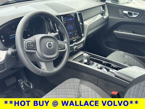 Used 2023 Volvo XC60 B5 Core image 14