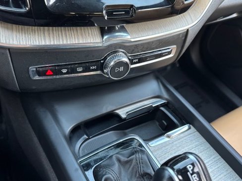 Used 2019 Volvo XC60 T5 Inscription image 12