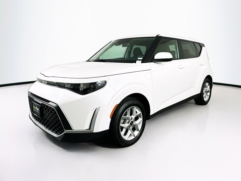 Used 2023 Kia Soul LX w/ LX Technology Package image 3