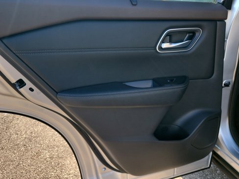 Used 2021 Nissan Rogue SV w/ Premium Package image 13