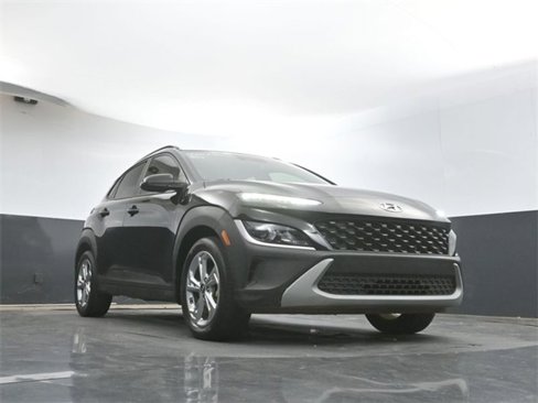 Used 2023 Hyundai Kona SEL w/ Winter Weather Package image 28
