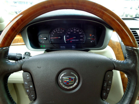 Used 2010 Cadillac DTS Platinum image 33