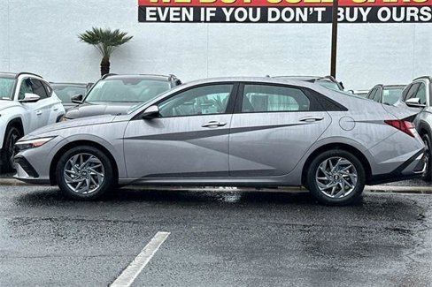 Certified 2024 Hyundai Elantra SEL image 7