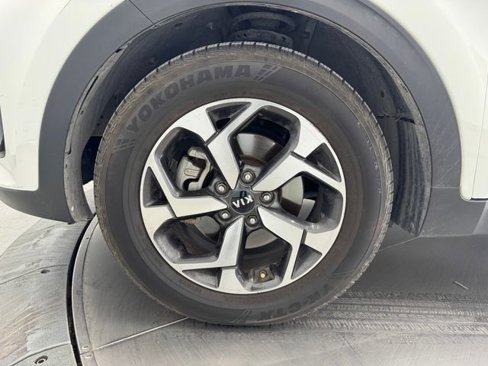 Used 2020 Kia Sportage LX image 9