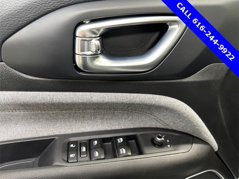 Used 2024 Jeep Compass Latitude image 13
