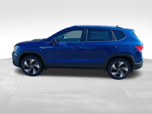 Used 2024 Volkswagen Taos SE image 2