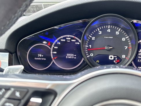 Certified 2022 Porsche Cayenne Platinum Edition image 17
