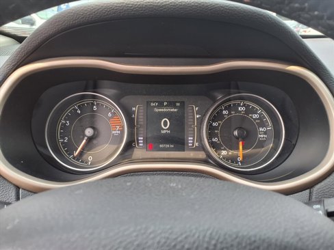 Used 2016 Jeep Cherokee Latitude w/ Cold Weather Group image 13