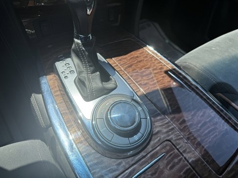 Used 2017 Nissan Armada SV image 25