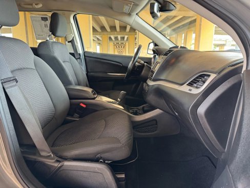 Used 2020 Dodge Journey SE w/ SE Popular Equipment Group image 25