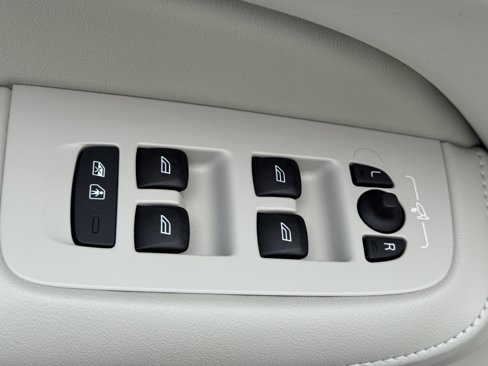 Certified 2024 Volvo S60 T8 Plus image 18