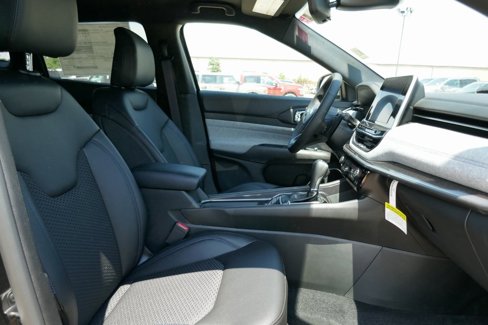 New 2025 Jeep Compass Latitude image 9