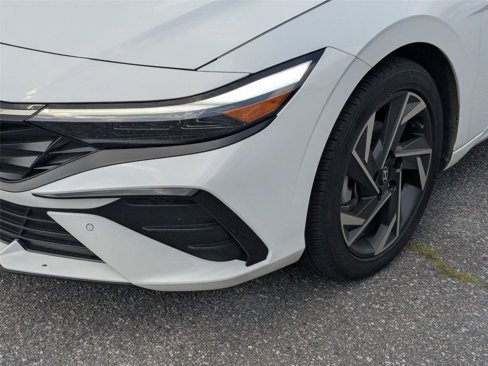 Used 2024 Hyundai Elantra Limited image 9
