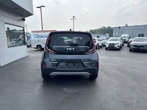 Used 2023 Kia Soul LX image 3