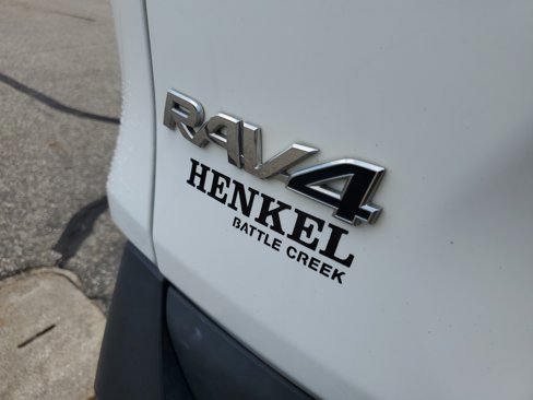 Used 2019 Toyota RAV4 LE image 23
