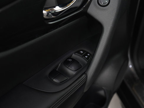 Used 2017 Nissan Rogue SV w/ Midnight Edition Package image 17