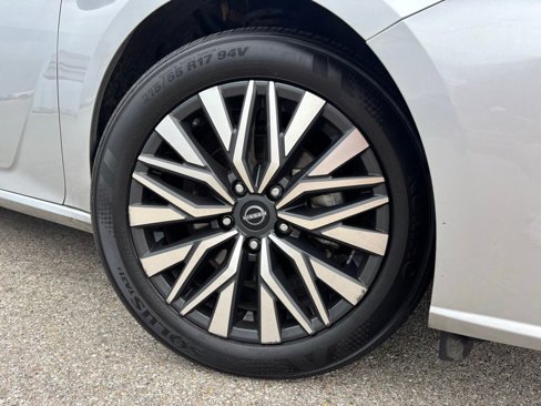 Used 2024 Nissan Altima 2.5 SV image 6