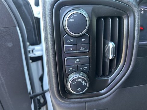 Used 2023 Chevrolet Silverado 1500 Custom image 13