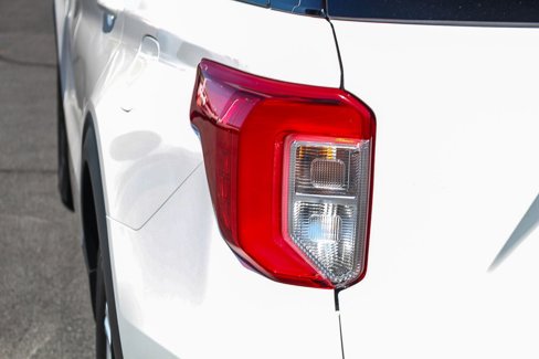 Used 2022 Ford Explorer XLT w/ Equipment Group 202A image 9