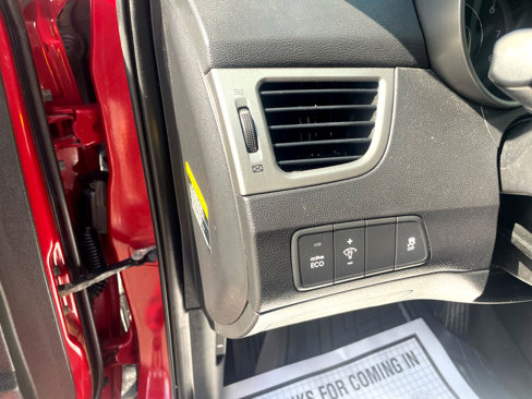 Used 2012 Hyundai Elantra Limited image 16