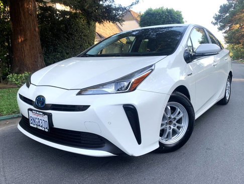 Used 2020 Toyota Prius LE image 1