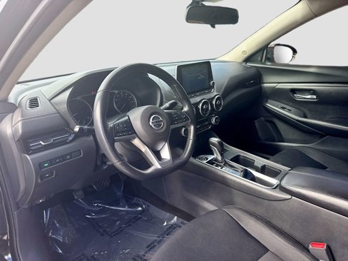 Used 2020 Nissan Sentra SV image 2