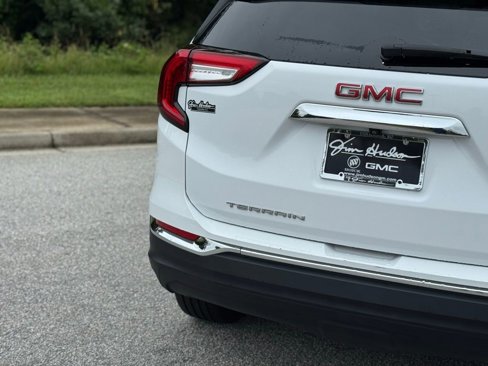 Used 2024 GMC Terrain SLT image 14