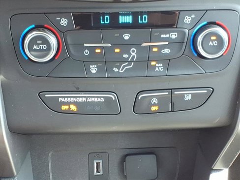 Certified 2017 Ford Escape SE w/ Equipment Group 201A image 19
