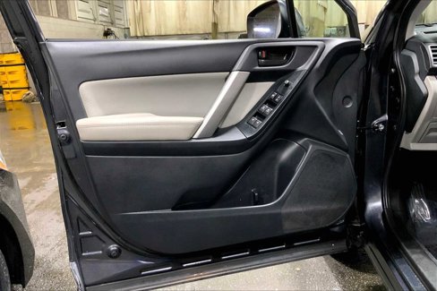 Used 2017 Subaru Forester 2.5i w/ Alloy Wheel Package image 21