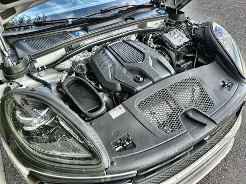Certified 2024 Porsche Macan image 30