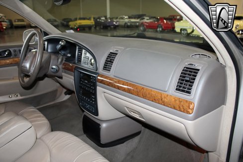 Used 1999 Lincoln Continental image 20