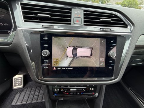 Certified 2022 Volkswagen Tiguan SEL R-Line image 21