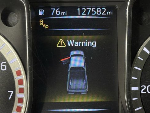 Used 2017 Nissan Titan SV image 15