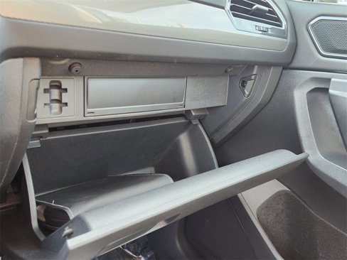 Used 2022 Volkswagen Tiguan SE w/ Panoramic Sunroof Package image 22