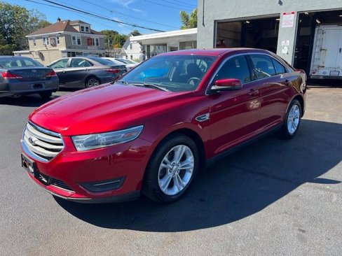Used 2013 Ford Taurus SEL image 2