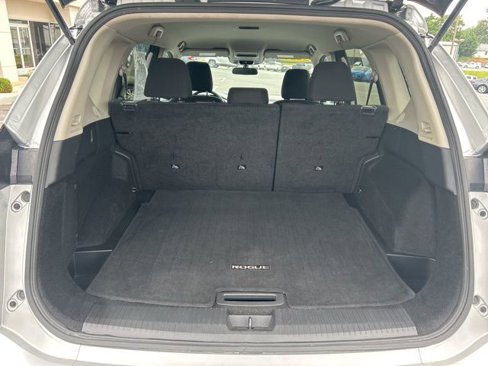 Used 2024 Nissan Rogue S image 28