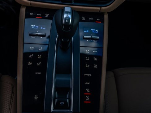 Used 2025 Porsche Macan image 23